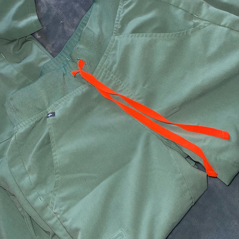 Figs scrubs uniform *comes with top & bottom*